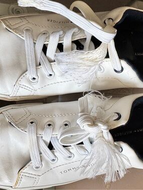 Tommy Hilfiger White Sneakers with Navy Heel Accent